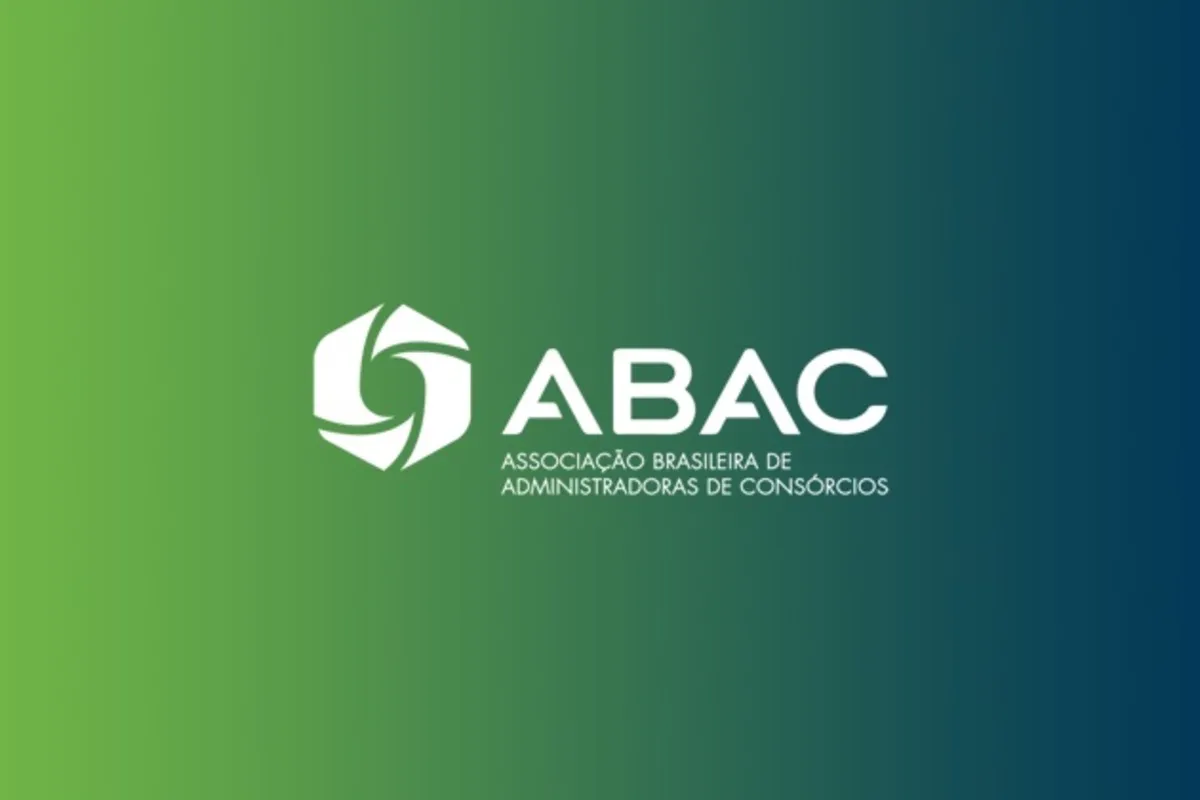 Logotipo da ABAC, que significa Associação Brasileira de Administradoras de Consórcios. O logo é branco com um fundo verde e azul-escuro.